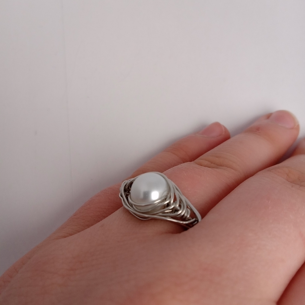 Faux pearl wire wrapped ring size 7 - Picture 3 of 5